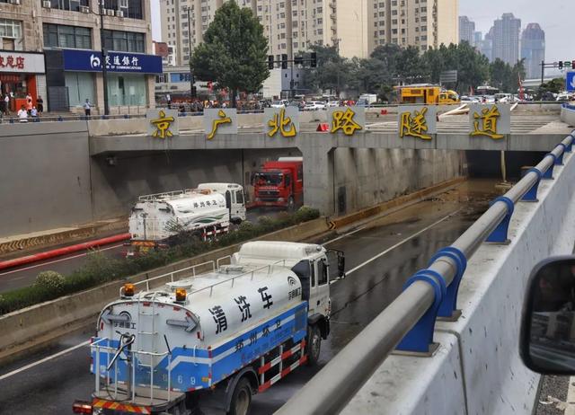 “我们逃出二十分钟后，京广北路隧道全淹了”-