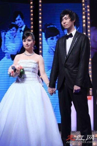 伏玟晓离了几次婚 和薛斌离婚后现任老公是谁