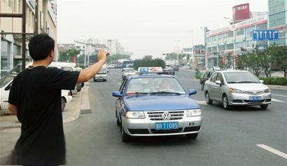 同样20年驾龄的出租车师傅、教练师傅、公交师傅，哪个在路上的技术最好？-