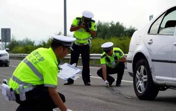 交警电话是多少 交通事故？出了交通事故打什么电话-