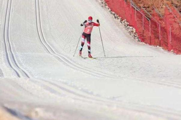 中国越野滑雪诞生两位“双金王” 滑雪是平移还是旋转