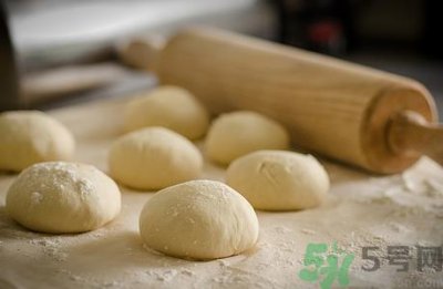 ​月饼皮粘手怎么办?月饼皮太软粘怎么办