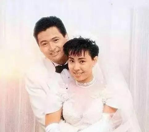 结婚30年膝下无子，裸捐56亿轰动全国！周润发的女人果然不简单