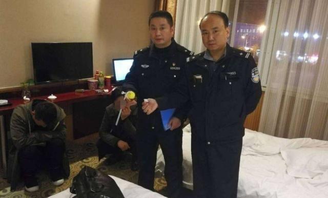 入住酒店，遇到警察叔叔“查房”，这样做，或许可以帮到你