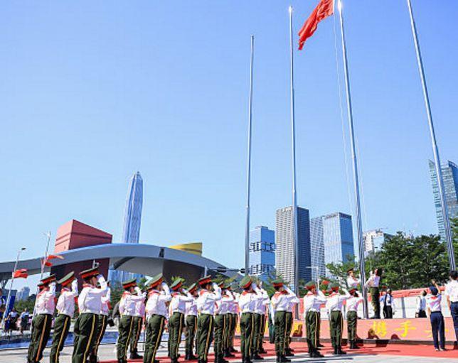 少年强则国强！深港青少年同升国旗 同唱国歌