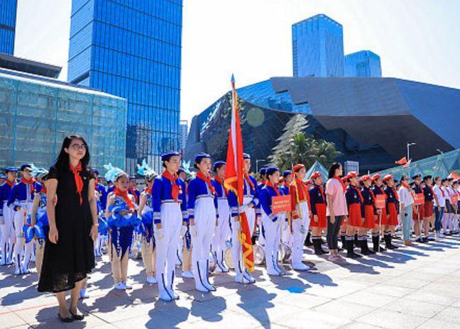 少年强则国强！深港青少年同升国旗 同唱国歌