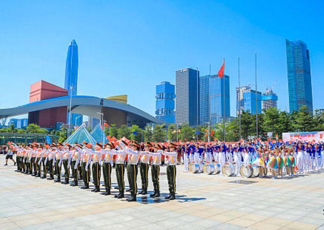 少年强则国强！深港青少年同升国旗 同唱国歌