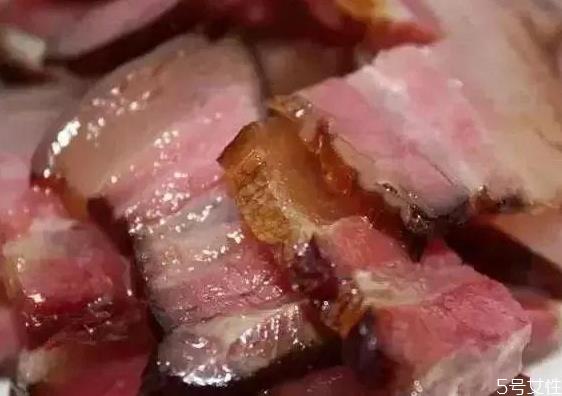 熏腊肉一斤肉放多少盐 烟熏肉盐和肉的比例