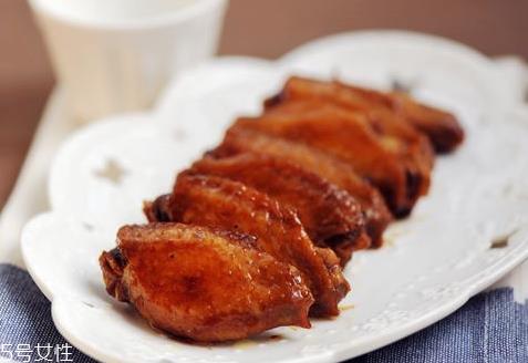 电饼铛烤鸡翅怎样不糊 电饼铛烤鸡翅的技巧