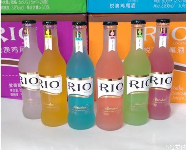 rio鸡尾酒热量 女生晚上喝rio会长胖吗