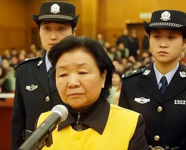 ​三鹿董事长田文华:三次减刑即将出狱，30万被毒害的婴儿现状如何