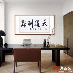 ​客厅适合挂什么书法作品？四字书法彰显品位与格局