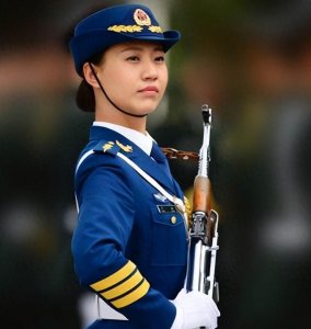 ​从女兵到仪仗队队长，山东女兵的华丽转身，女兵程诚的坚毅之旅